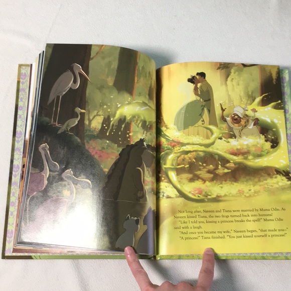 👑 Limited Collector’s Edition “The Princess and the Frog” Hardcover Book 👑 - Picture 8 of 16
